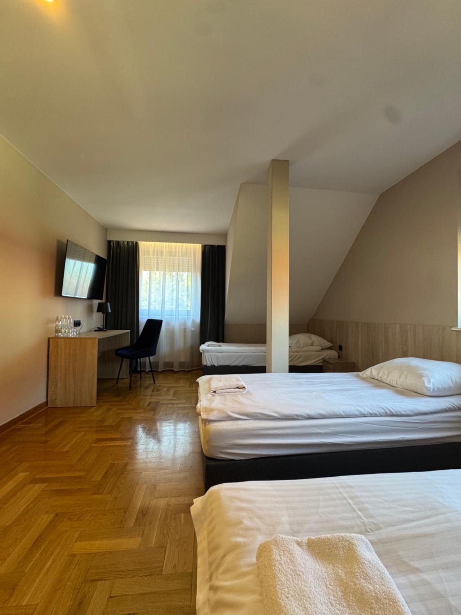 Hotel Zodiak Sucha  외부 사진